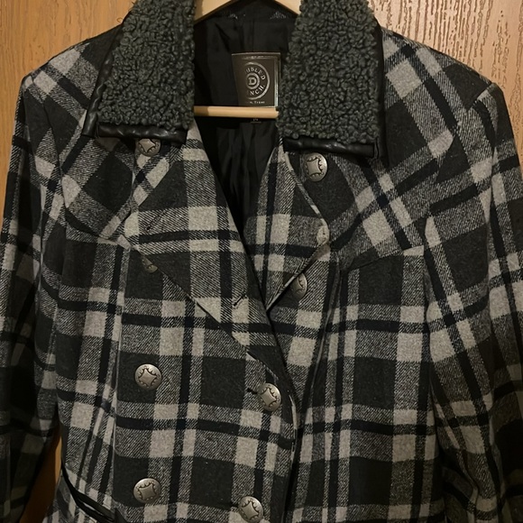 Women’s double d Ranchwear medium coat - Picture 2 of 12
